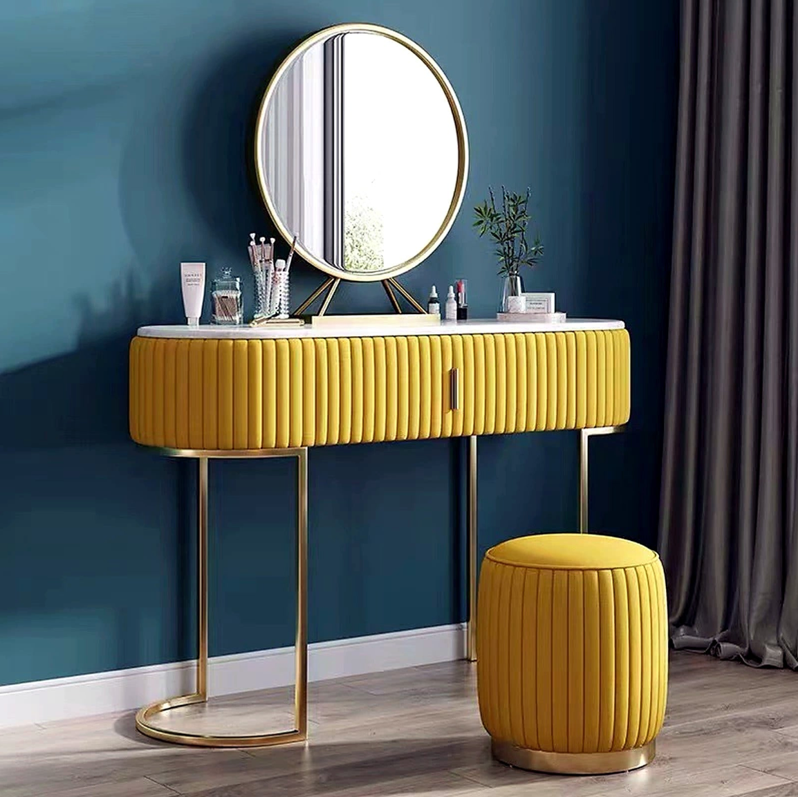 Coiffeuse cannelée plateau marbre avec miroir LED et tabouret assorti