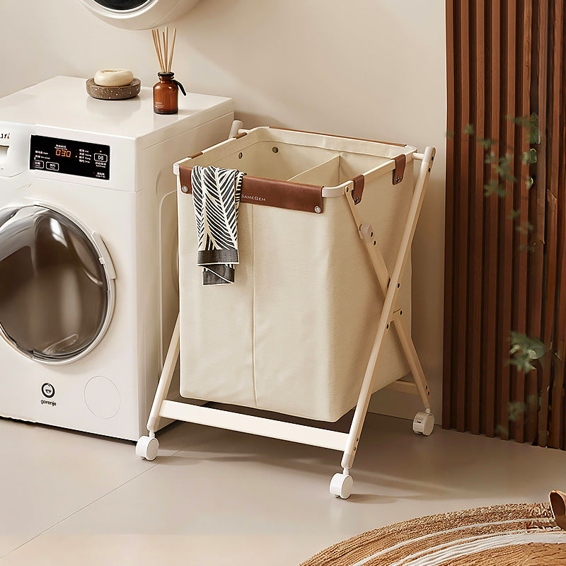 Panier à linge pliable crème dans une buanderie