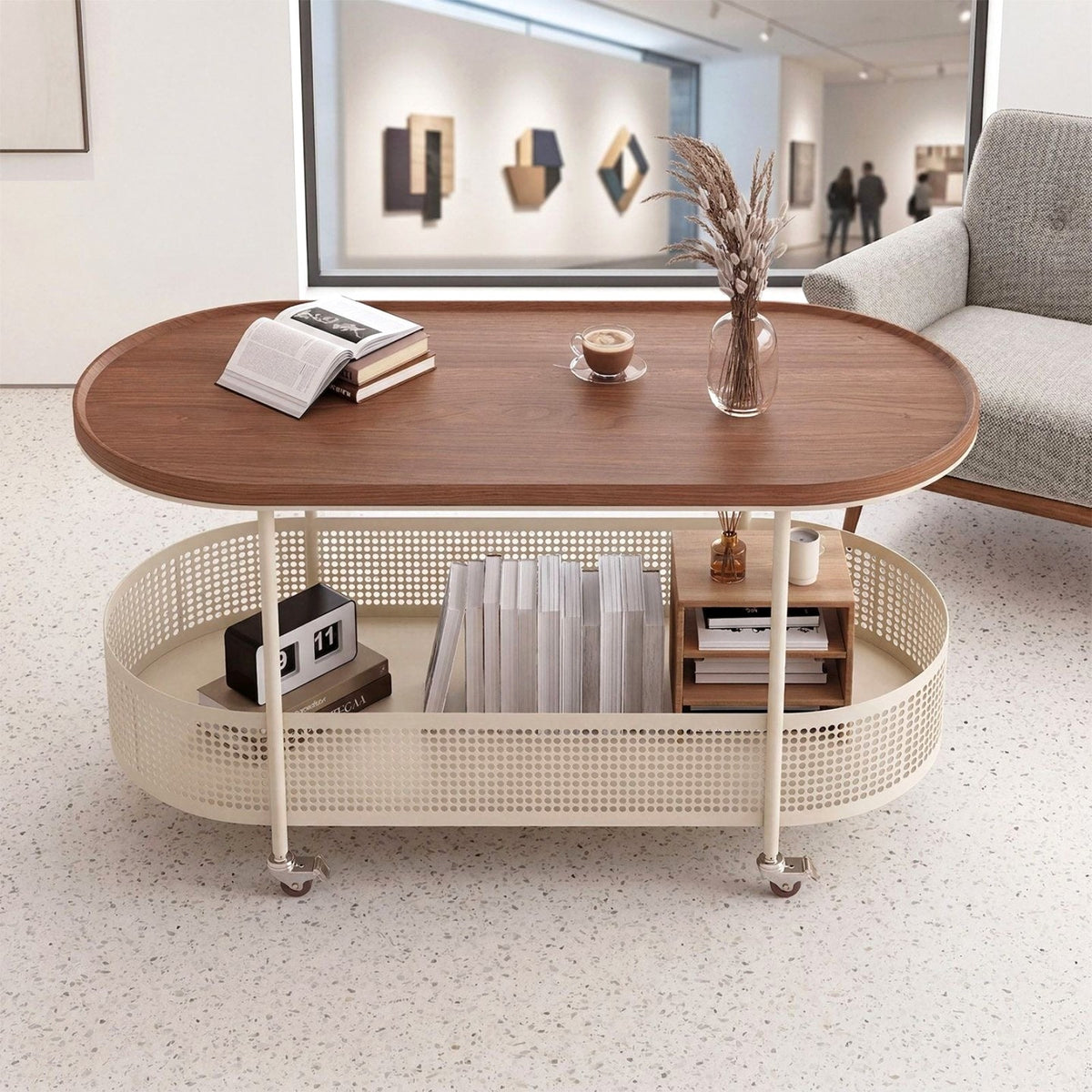 Table mobile ovale sur roulettes dans un salon