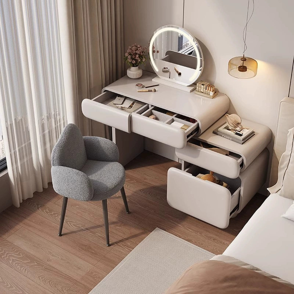 Coiffeuse crème, tiroirs ouverts, avec fauteuil