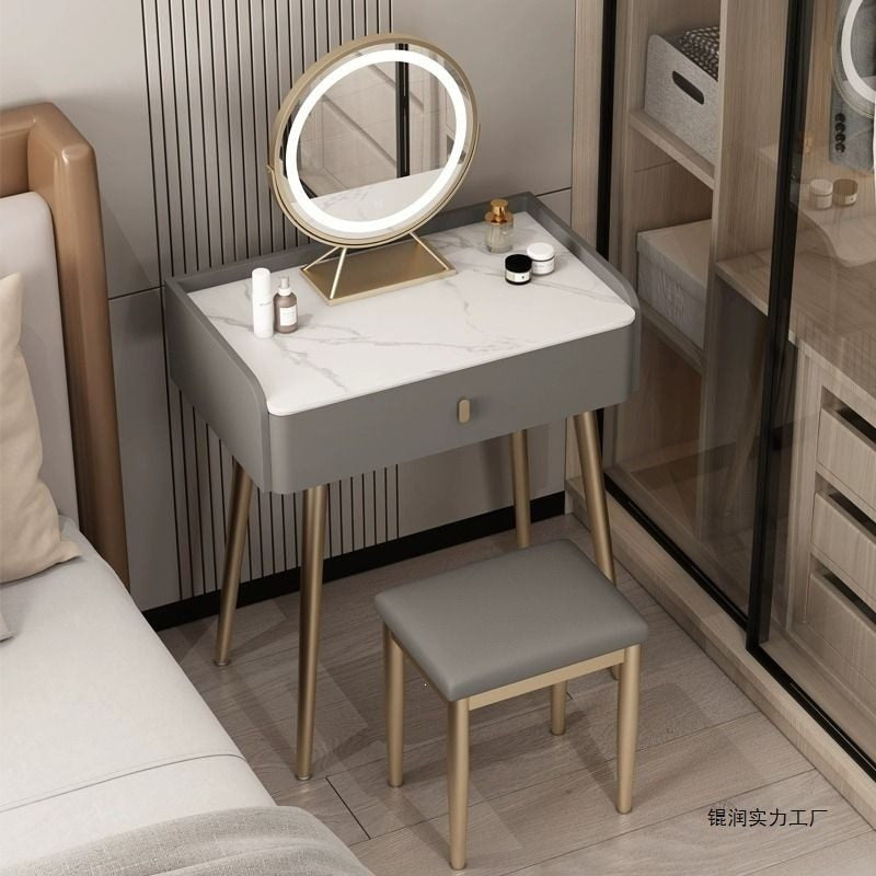 Petite coiffeuse gainée cuir, vue d'angle