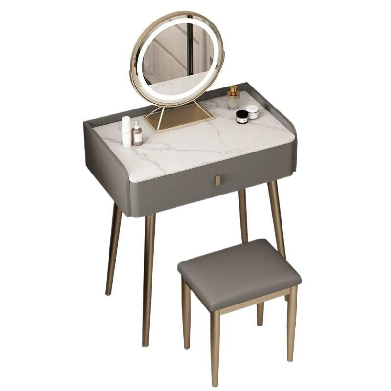 Petite coiffeuse gainée cuir avec miroir et tabouret, fond blanc