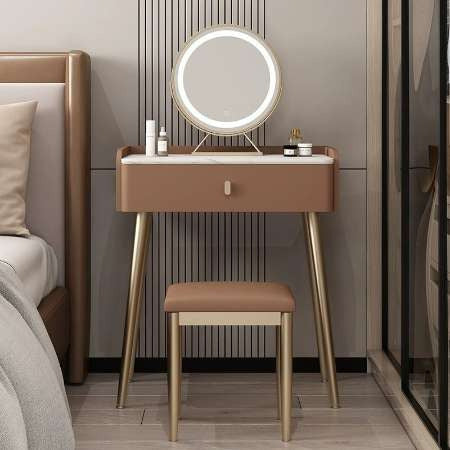 Petite coiffeuse gainée cuir café clair