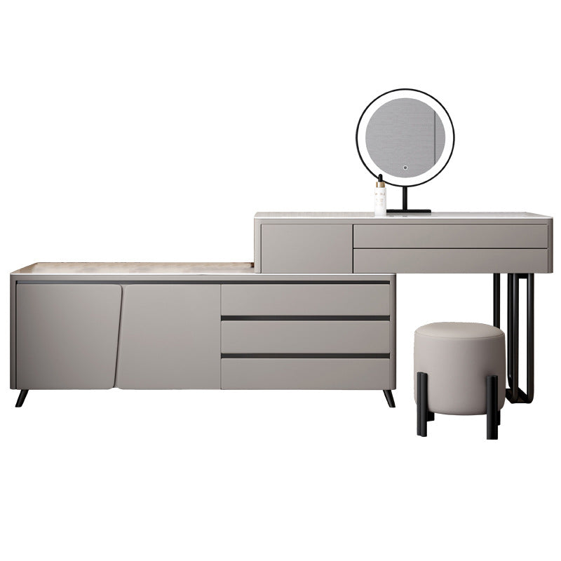 Coiffeuse grise AUBRYNE avec meuble à tiroirs, miroir LED et tabouret sur fond blanc