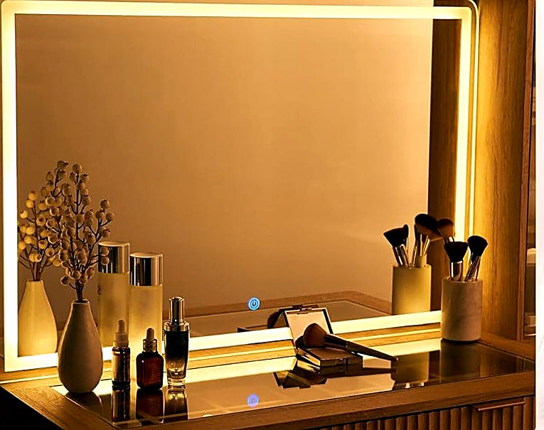 Coiffeuse AUBRYNE, miroir LED tactile allumé, détail éclairage