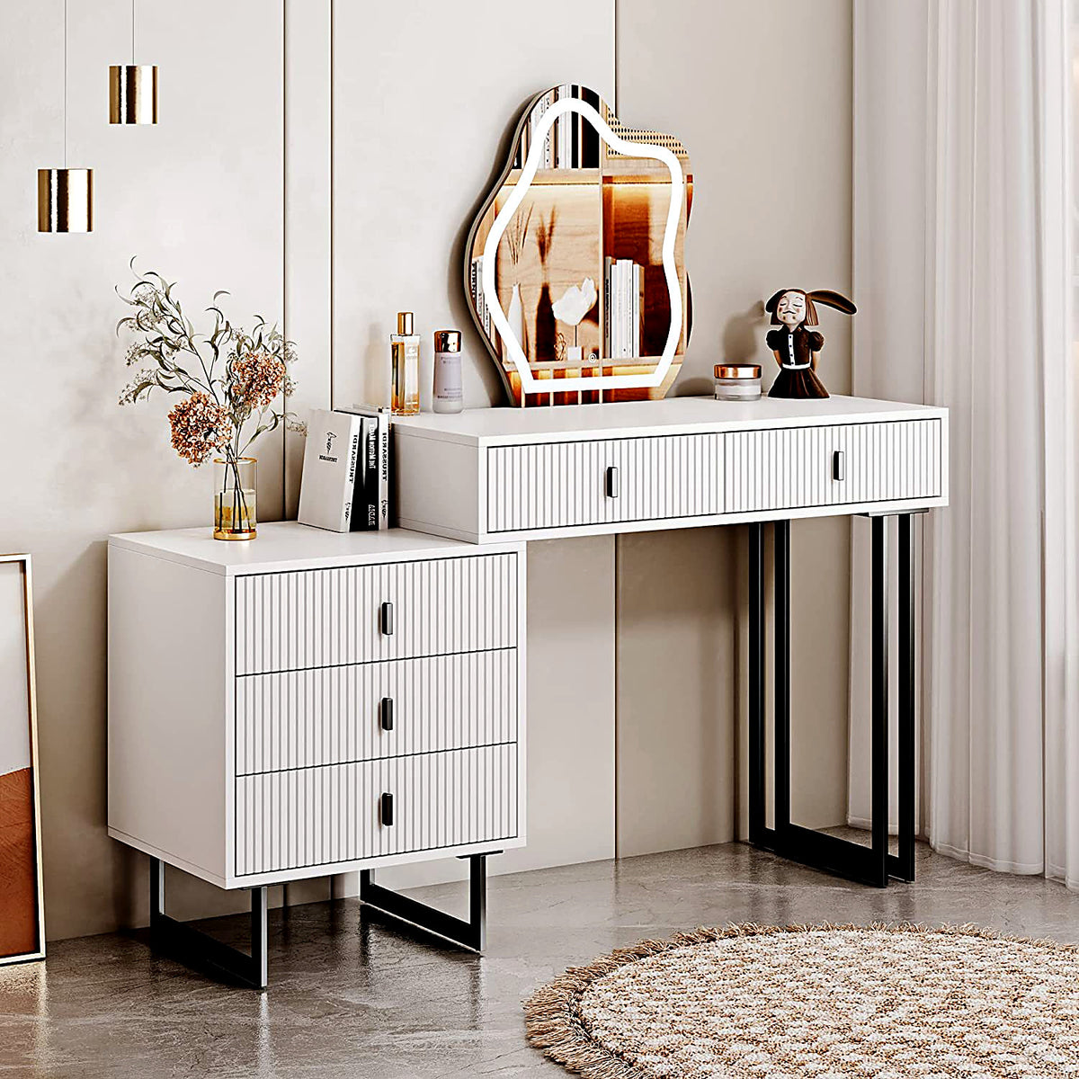 Coiffeuse AUBRYNE blanche, miroir LED allumé, vue d'ensemble