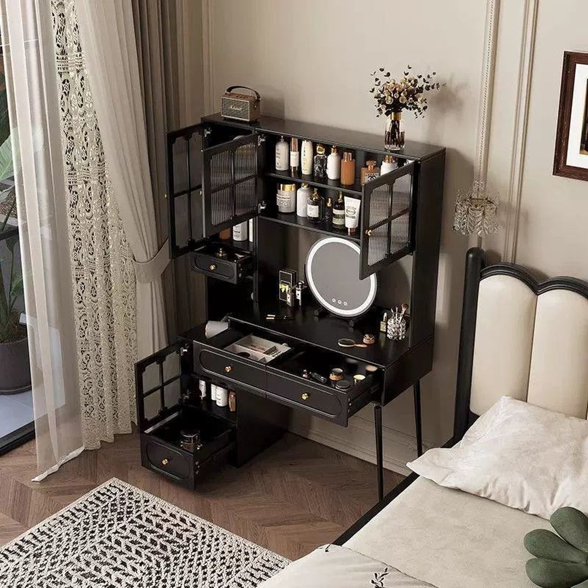 Coiffeuse noire, tiroirs et vitrine ouverts