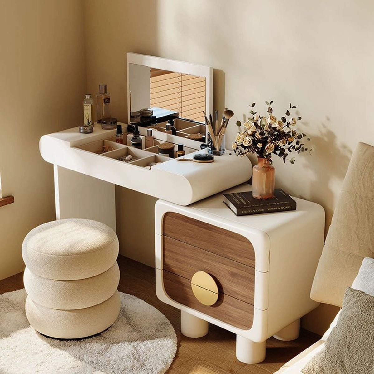 Coiffeuse crème, plateau relevé, miroir et compartiments