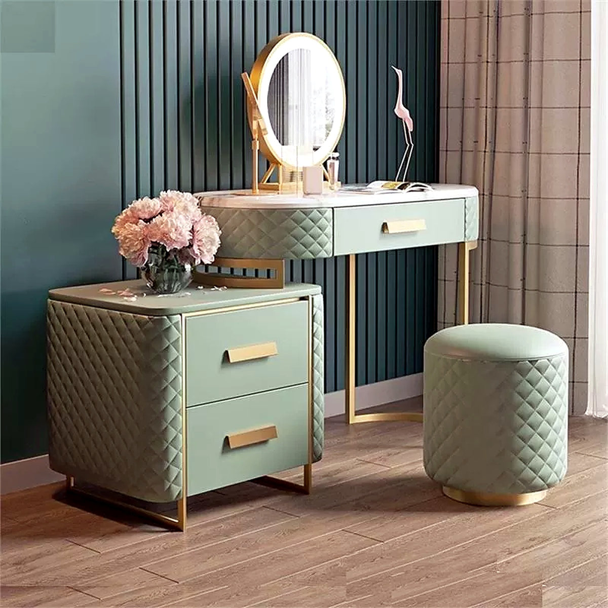 Coiffeuse vert sauge matelassée avec miroir LED et tabouret assorti - vue ambiance