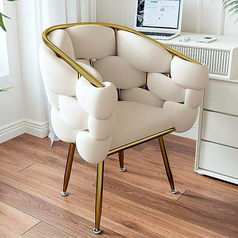 Fauteuil bulle AUBRYNE en velours, ambiance salon