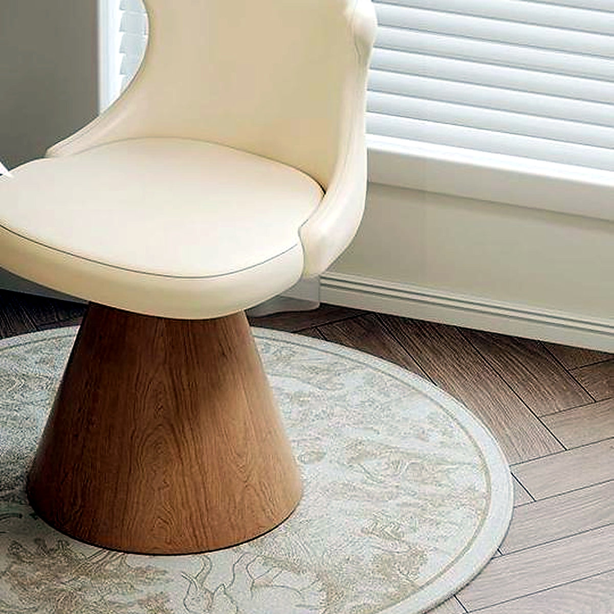 Fauteuil de coiffeuse pivotant AUBRYNE, détail du piètement conique en bois