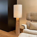 Lampadaire en bois massif tourné avec abat-jour lin