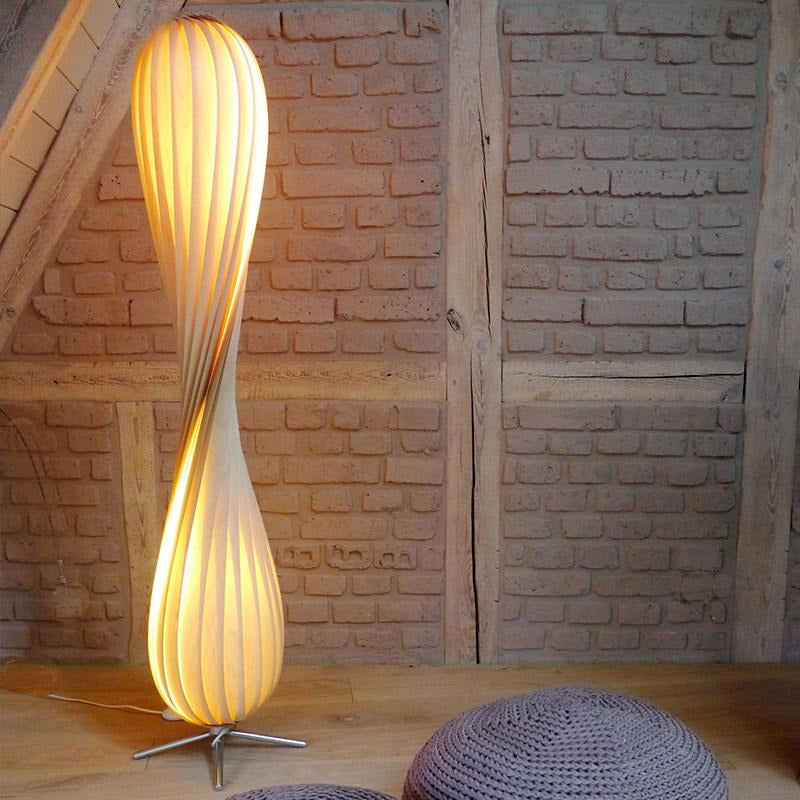 Lampadaire torsadé, détail des lamelles