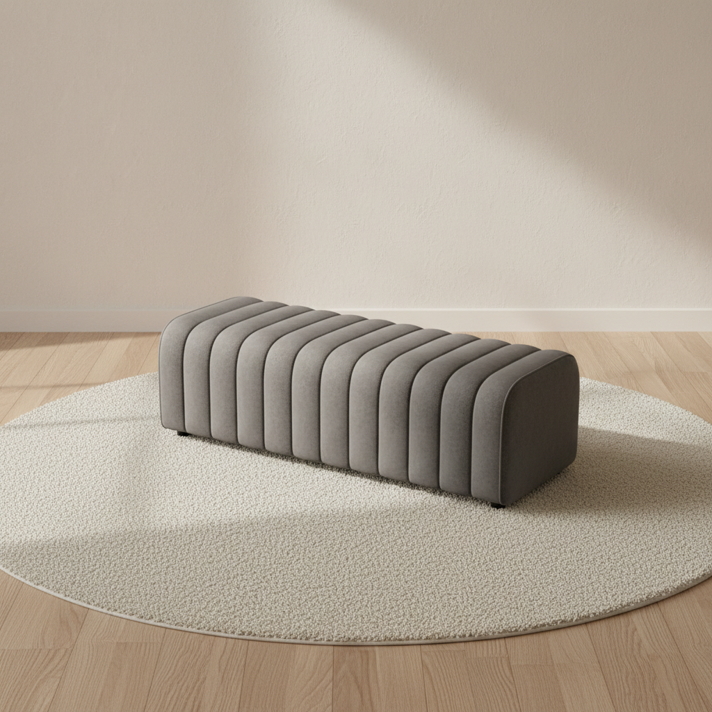 Banc bout de lit en velours cannelé gris perle – mise en scène