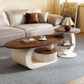 Table basse ovale noyer et crème avec sa table d'appoint assortie dans un salon