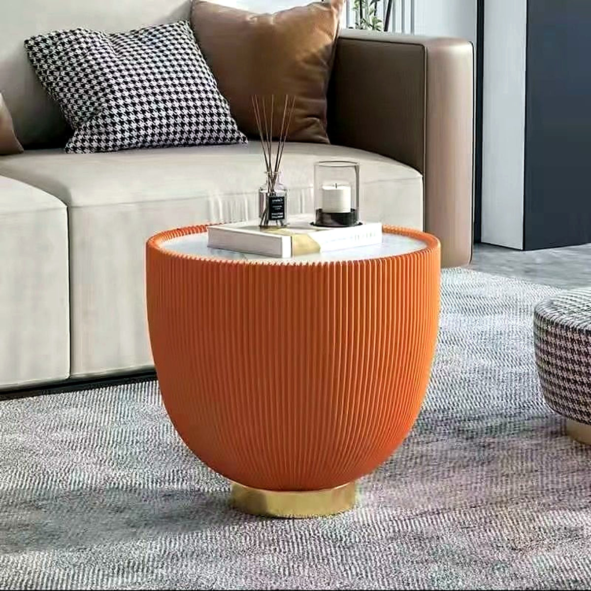 Petite table ovale cannelée orange