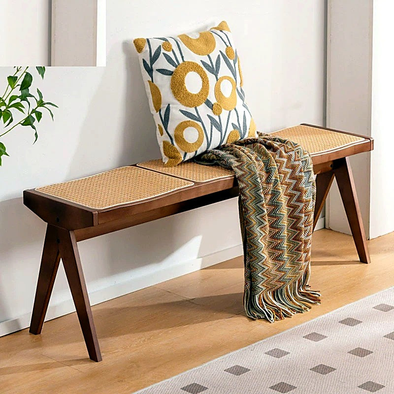 Banc bout de lit en rotin tressé et bois massif, style wabi-sabi