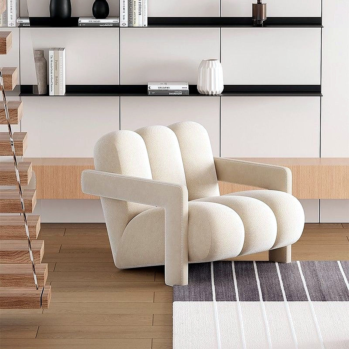 Fauteuil lounge à côtes blanc crème dans un intérieur contemporain