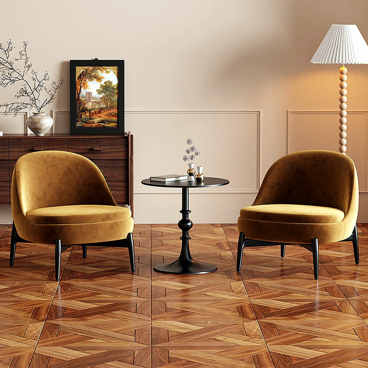 Fauteuils en velours jaune moutarde dans un salon rétro