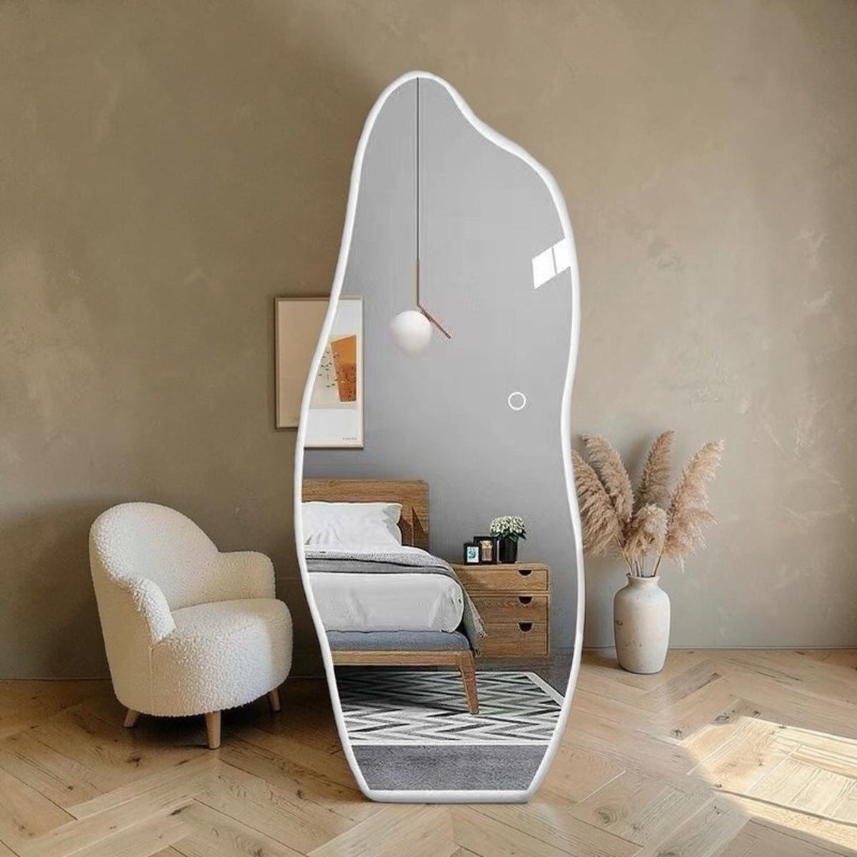 Miroir nuage lumineux sur pied ou mural, LED trois teintes – mise en scène