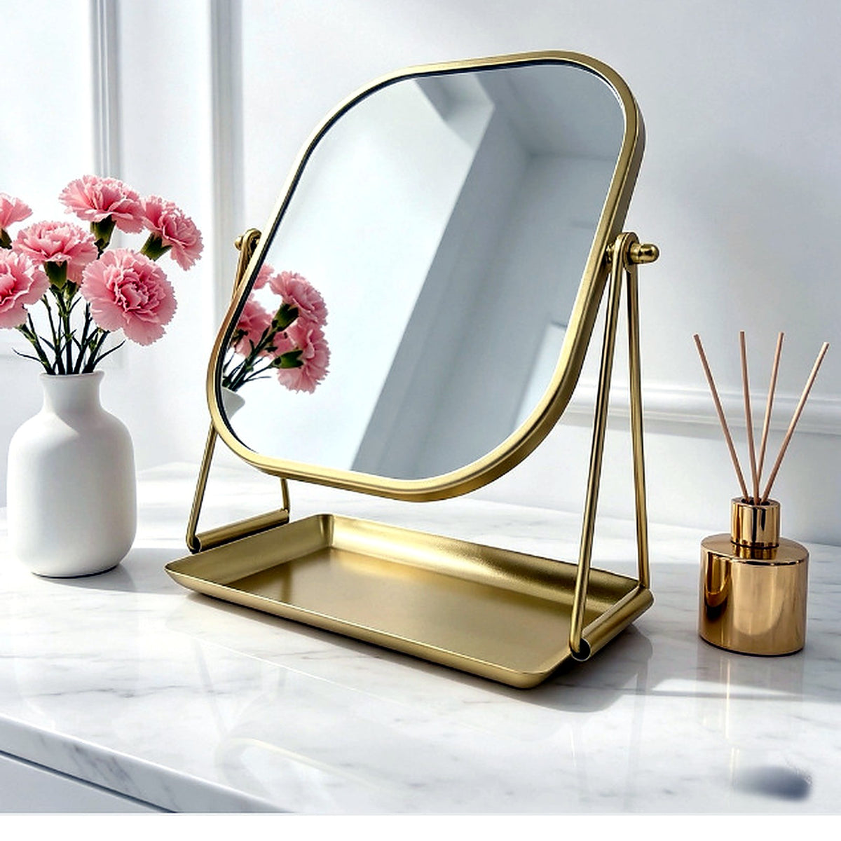 Miroir pivotant doré et fleurs roses