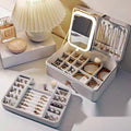 Coffret à bijoux AUBRYNE ouvert, miroir LED et compartiments