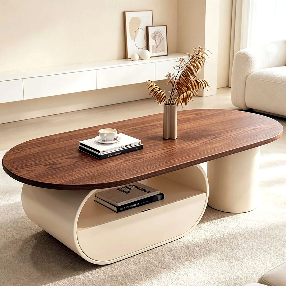 Table basse ovale AUBRYNE ton noyer et base crème dans un salon lumineux