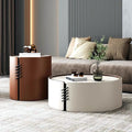 Duo de tables basses rondes AUBRYNE effet cuir blanc crème et marron dans un salon